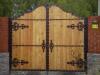 Ворота деревянные с коваными..